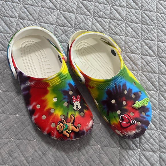 Crocs Bae Iconic Tie Dye Bright
Clogs Sandals Size 6. Jibbitz is not included. - Picture 9 of 9